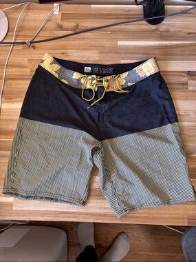 Reef Men's 32 Swim Shorts board shorts